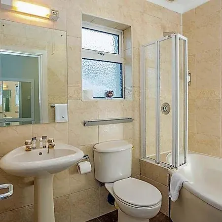 Ardree House 4*