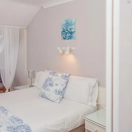 Ardree House 4*