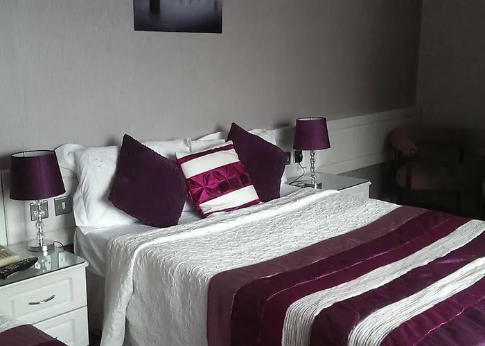 לינה וארוחת בוקר Ardree House 4*